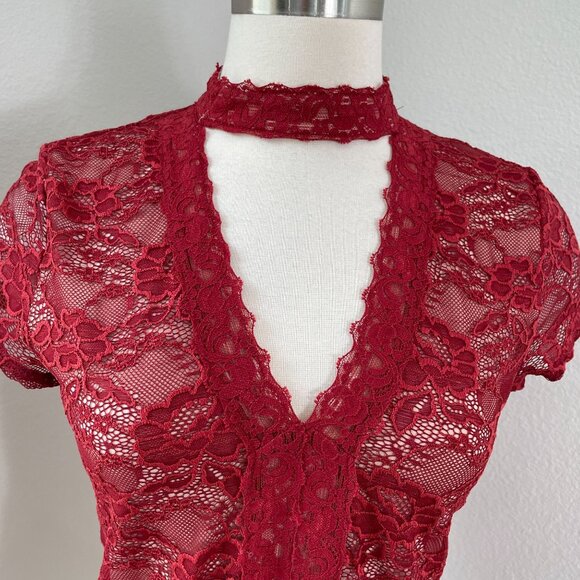 Express Womens Small Red Lace Choker Neck Short Sleeve Top Blouse Shirt - Picture 2 of 12